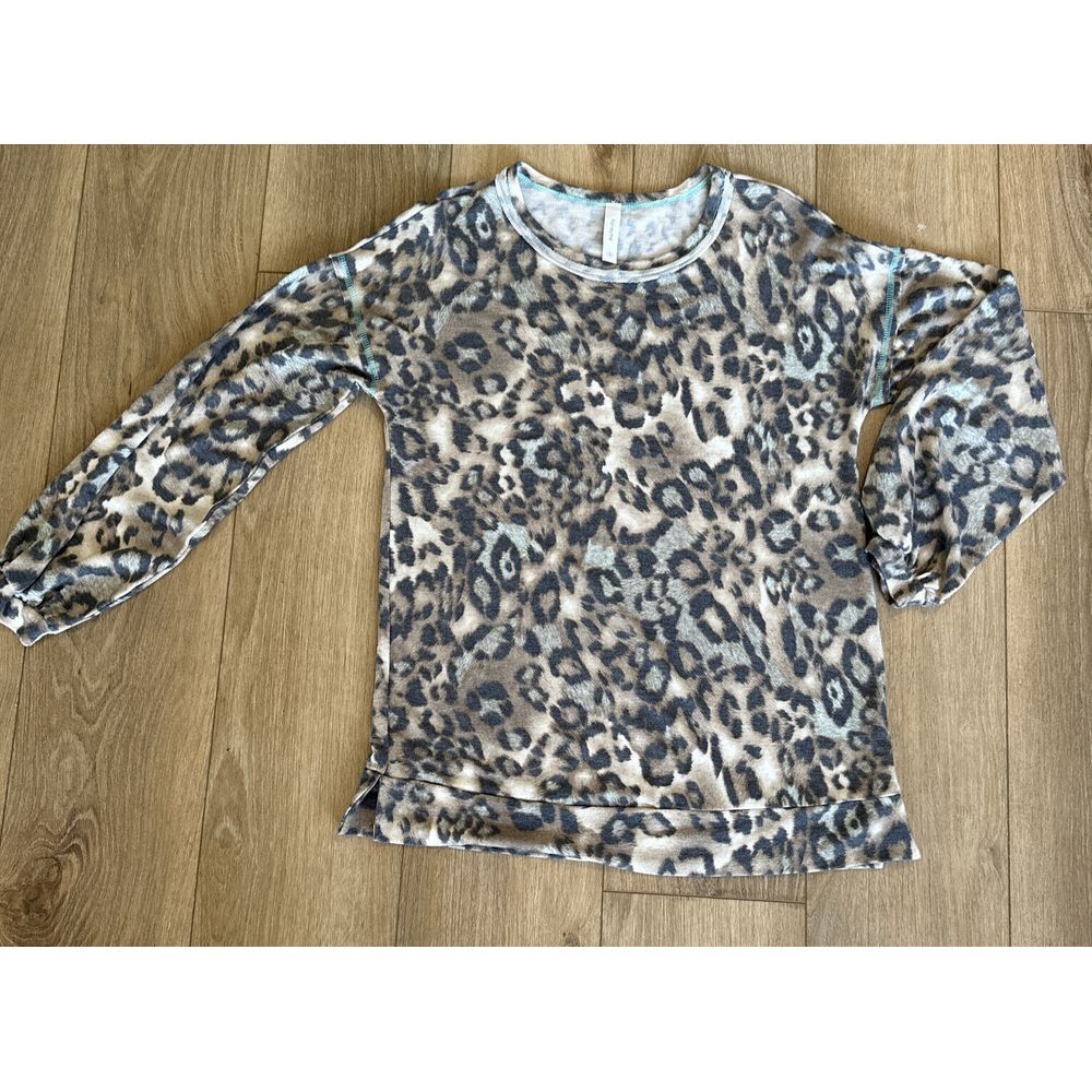 Honeyme Colorful Leopard Long Sleeve Shirt Size Small Super Soft Preowned
